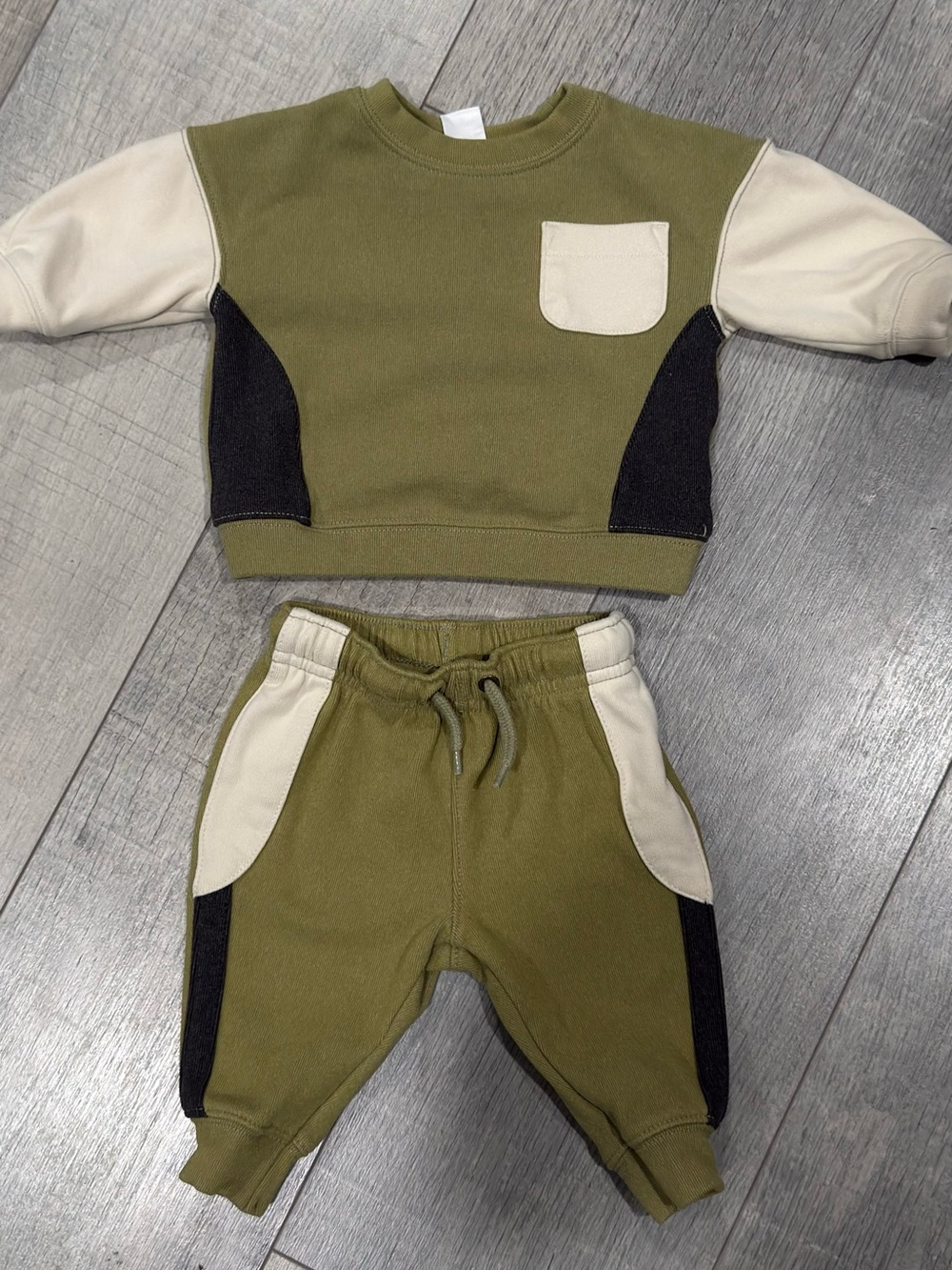 Carter’s Baby Boy 2-Piece Colorblock Sweatshirt Jogger Set Olive Green Dark Gray